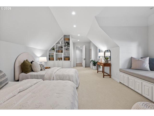 16871 GREENBRIER Rd, Lake Oswego, OR 97034