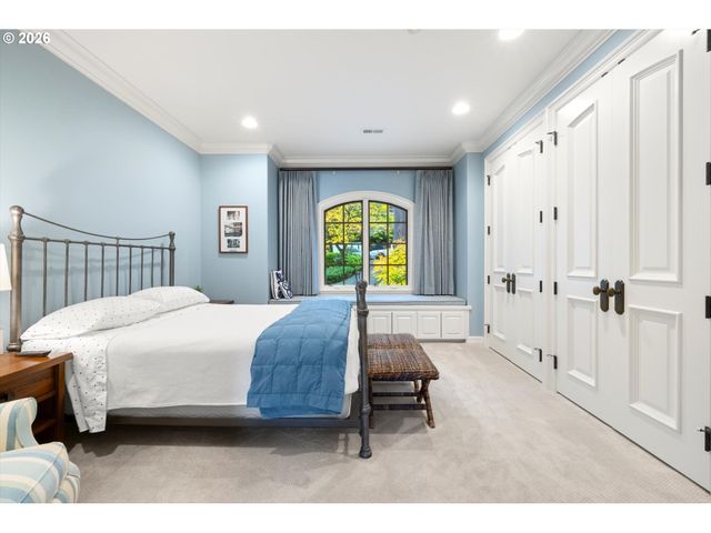 16871 GREENBRIER Rd, Lake Oswego, OR 97034