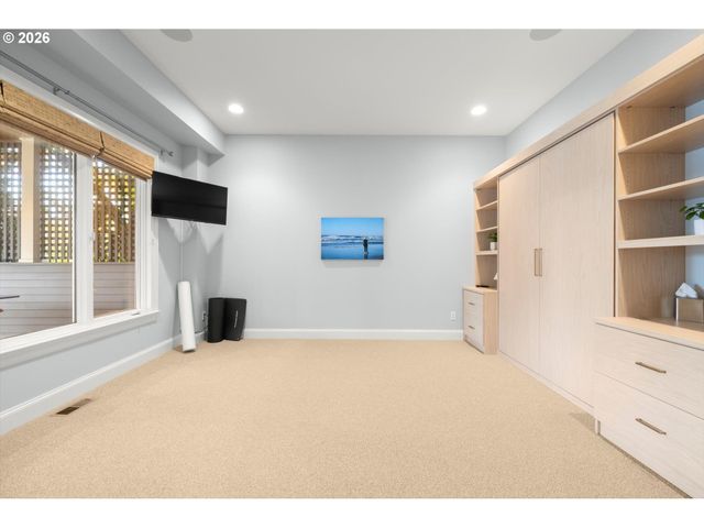 16871 GREENBRIER Rd, Lake Oswego, OR 97034