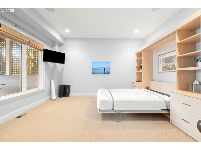 16871 GREENBRIER Rd, Lake Oswego, OR 97034