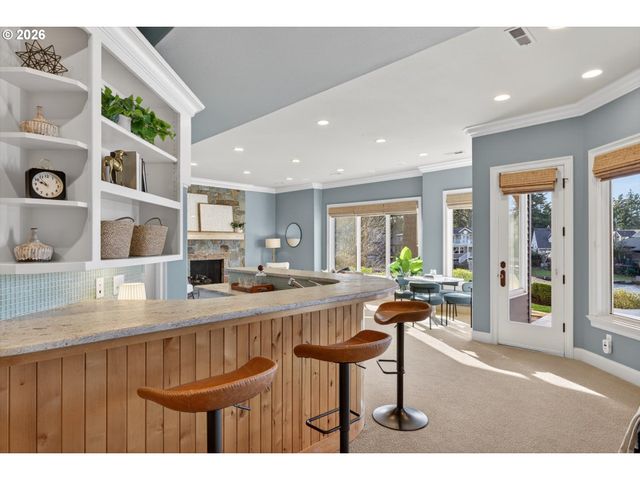 16871 GREENBRIER Rd, Lake Oswego, OR 97034