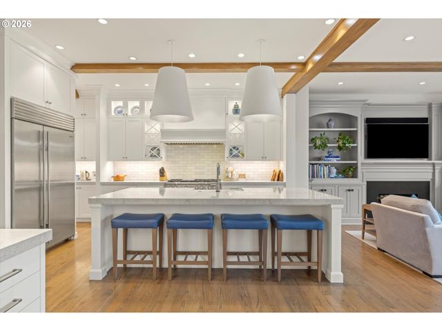 16871 GREENBRIER Rd, Lake Oswego, OR 97034