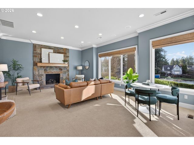 16871 GREENBRIER Rd, Lake Oswego, OR 97034