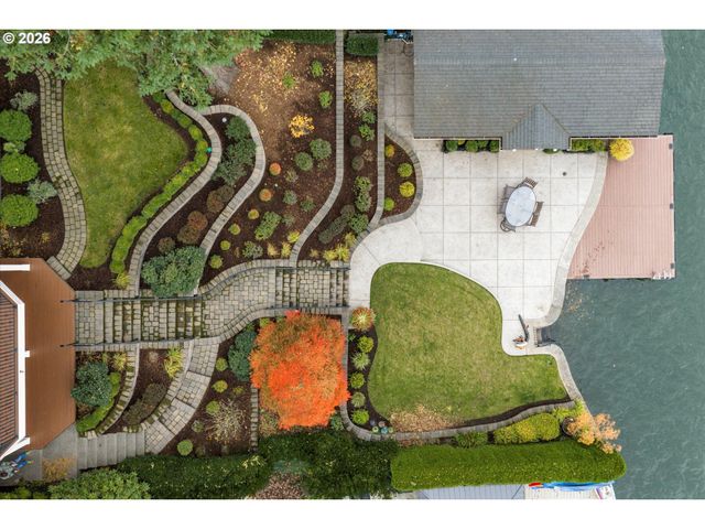 16871 GREENBRIER Rd, Lake Oswego, OR 97034