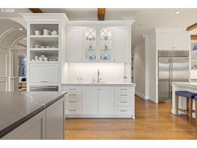 16871 GREENBRIER Rd, Lake Oswego, OR 97034