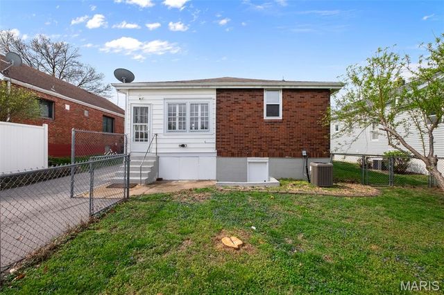 4755 Seibert Avenue, St Louis, MO 63123