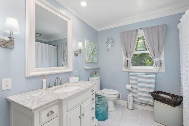 2530 Old Beach Road, Wayzata, MN 55391