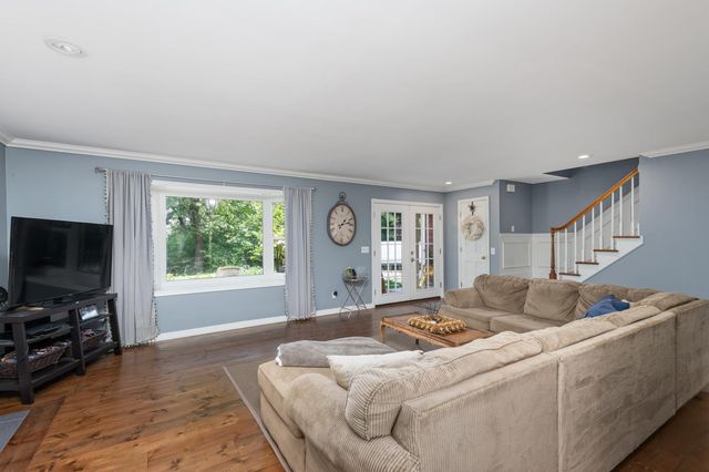 2530 Old Beach Road, Wayzata, MN 55391