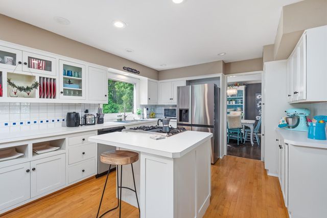 2530 Old Beach Road, Wayzata, MN 55391