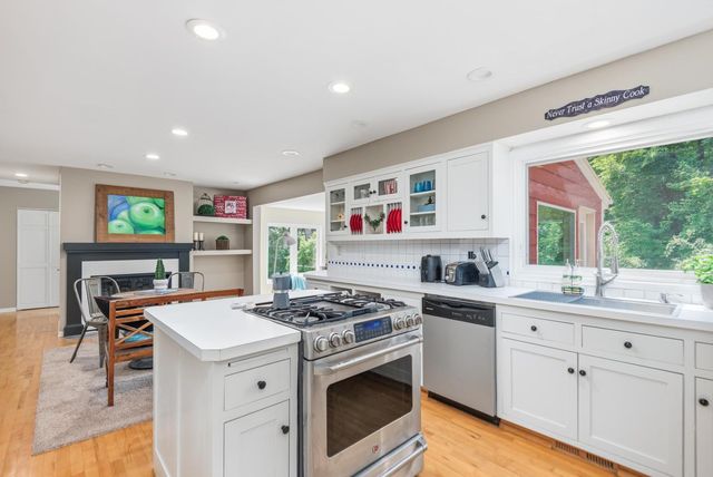 2530 Old Beach Road, Wayzata, MN 55391