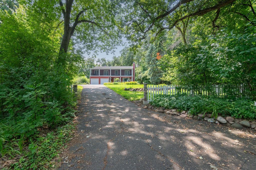 2530 Old Beach Road, Wayzata, MN 55391 — photo 2