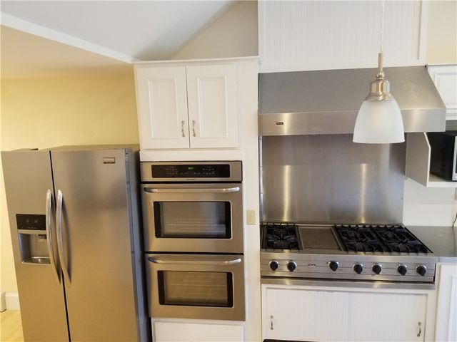 16 Clearview Avenue D, Portsmouth, RI 02871