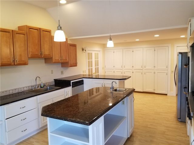 16 Clearview Avenue D, Portsmouth, RI 02871