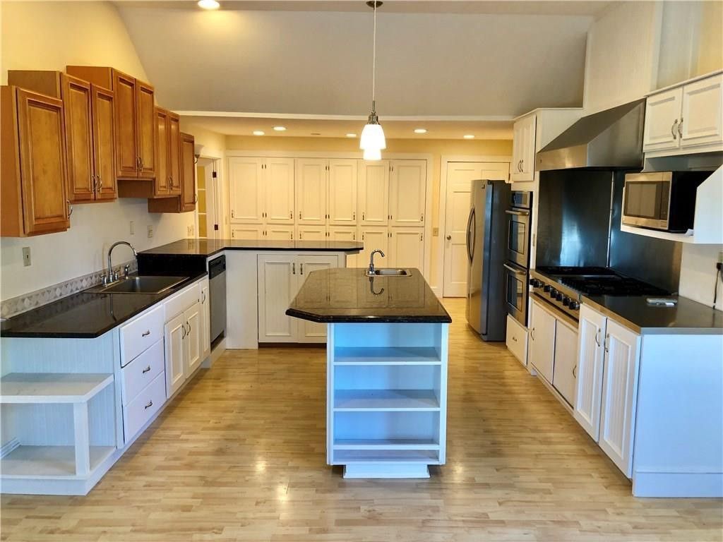 16 Clearview Avenue D, Portsmouth, RI 02871