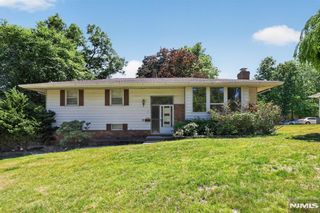 228 Shaw Place, Park Ridge, NJ 07656