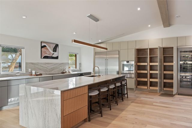4000 Greystone DR, Austin, TX 78731