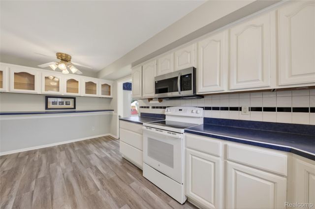 9818 Roseland Street, Livonia, MI 48150