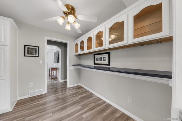 9818 Roseland Street, Livonia, MI 48150
