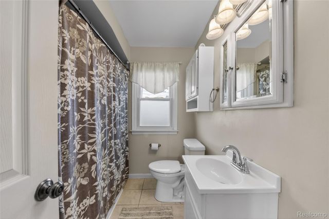 9818 Roseland Street, Livonia, MI 48150