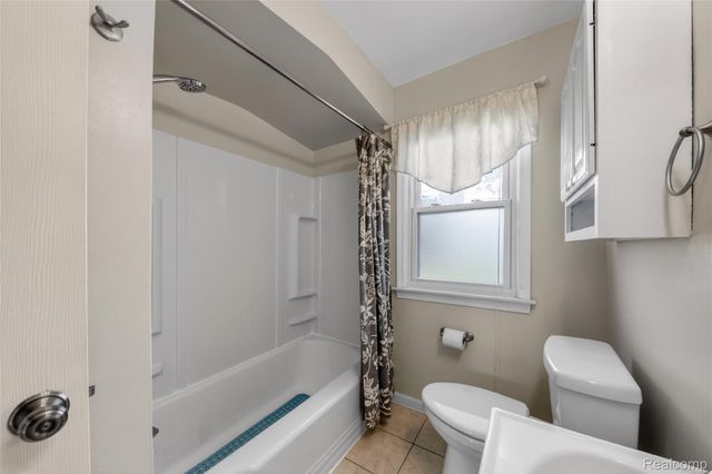 9818 Roseland Street, Livonia, MI 48150