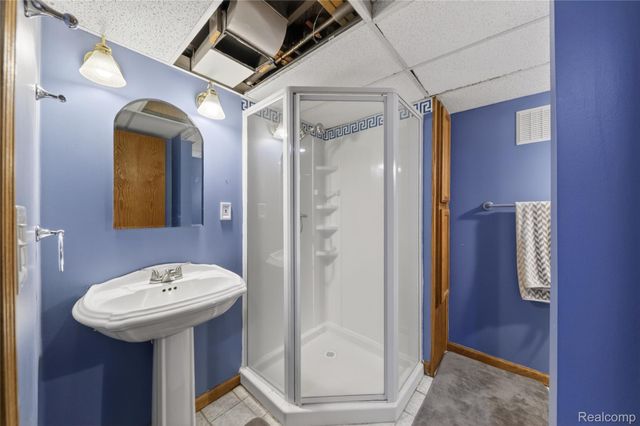 9818 Roseland Street, Livonia, MI 48150