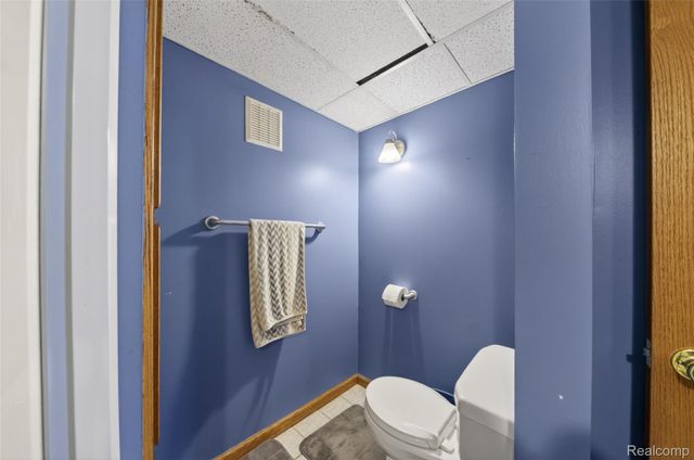 9818 Roseland Street, Livonia, MI 48150