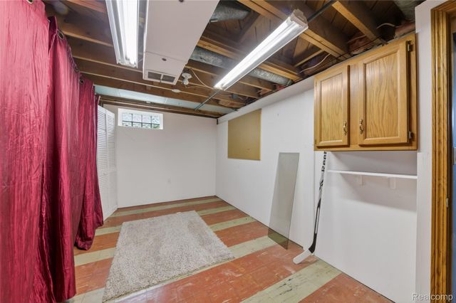 9818 Roseland Street, Livonia, MI 48150