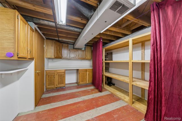 9818 Roseland Street, Livonia, MI 48150