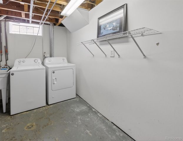 9818 Roseland Street, Livonia, MI 48150