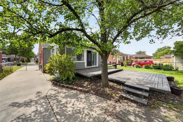 9818 Roseland Street, Livonia, MI 48150
