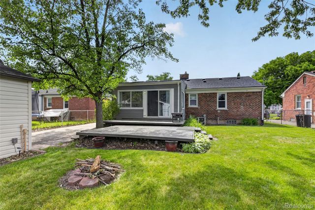 9818 Roseland Street, Livonia, MI 48150