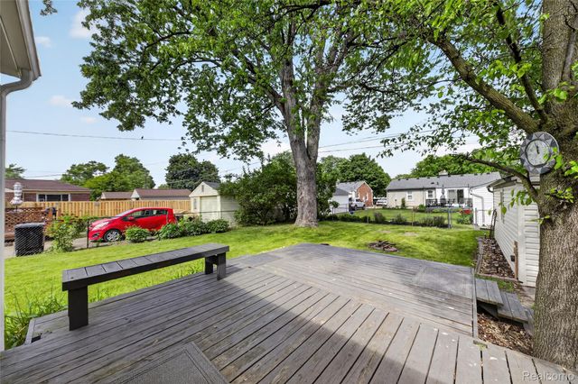9818 Roseland Street, Livonia, MI 48150