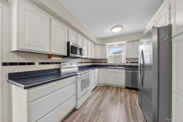 9818 Roseland Street, Livonia, MI 48150