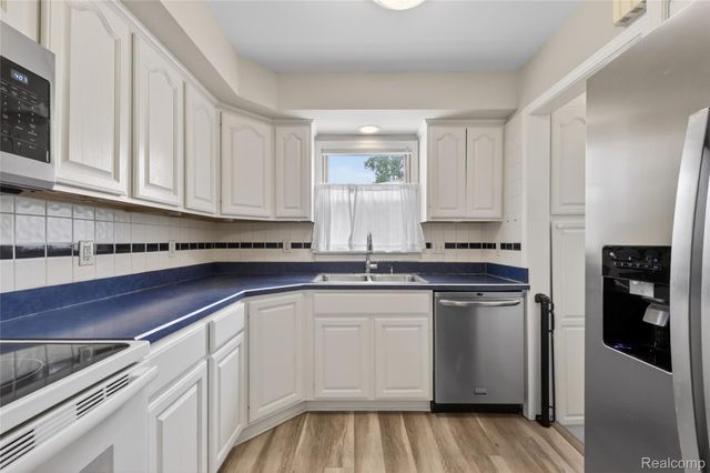 9818 Roseland Street, Livonia, MI 48150