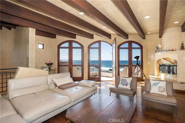 221 30th Street, Manhattan Beach, CA 90266