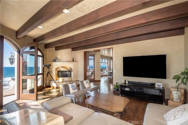 221 30th Street, Manhattan Beach, CA 90266