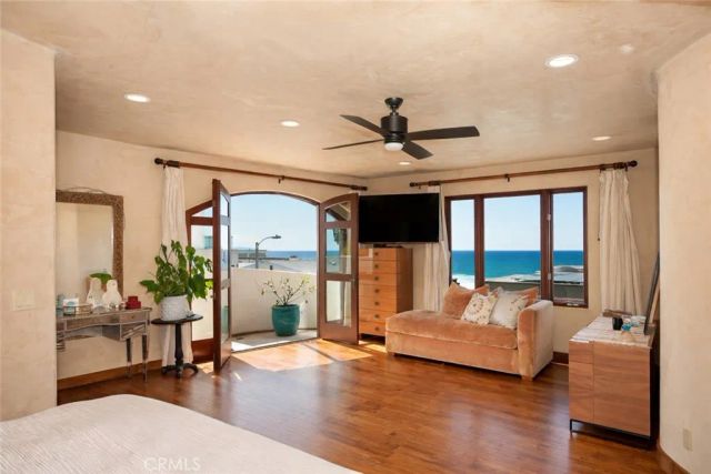 221 30th Street, Manhattan Beach, CA 90266