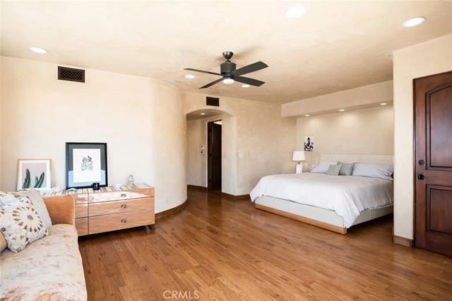 221 30th Street, Manhattan Beach, CA 90266