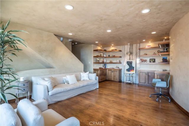 221 30th Street, Manhattan Beach, CA 90266