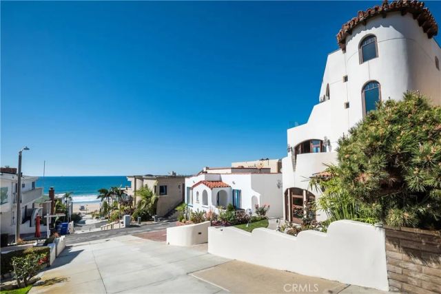 221 30th Street, Manhattan Beach, CA 90266