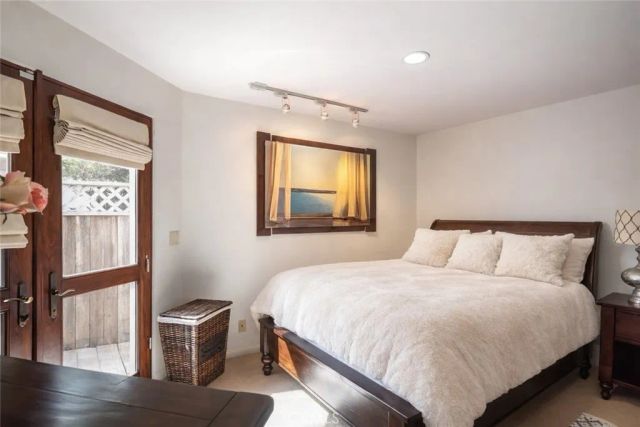 221 30th Street, Manhattan Beach, CA 90266