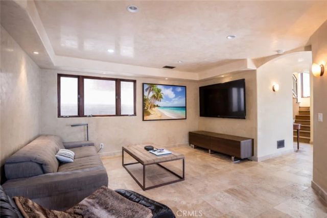 221 30th Street, Manhattan Beach, CA 90266