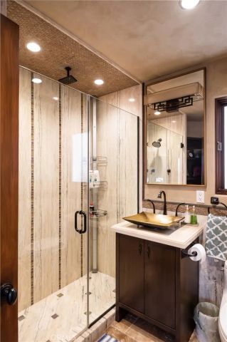 221 30th Street, Manhattan Beach, CA 90266