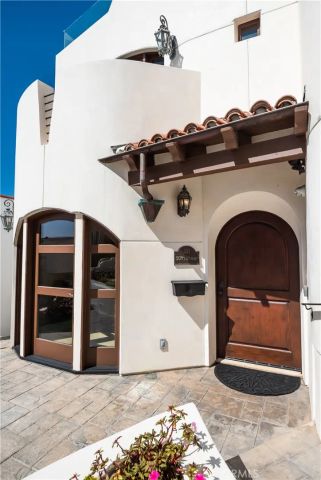 221 30th Street, Manhattan Beach, CA 90266