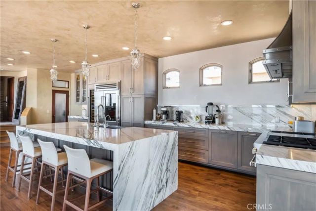 221 30th Street, Manhattan Beach, CA 90266