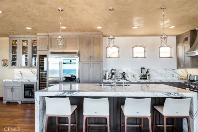 221 30th Street, Manhattan Beach, CA 90266