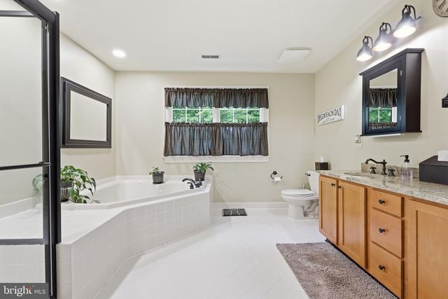2 TIMOTHY DR, Newtown, PA 18940