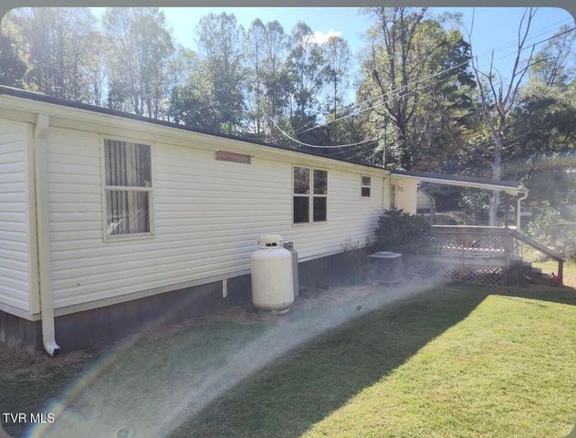 138 Reynolds Drive, Clintwood, VA 24228