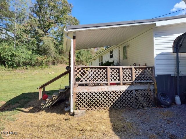 138 Reynolds Drive, Clintwood, VA 24228