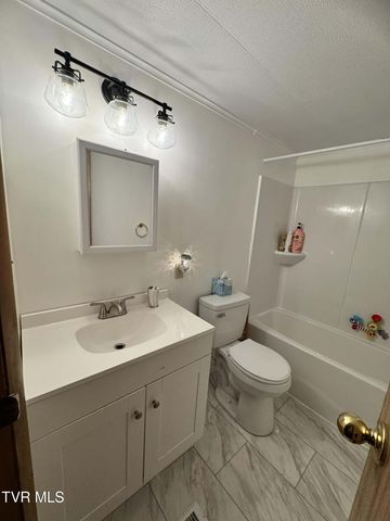 138 Reynolds Drive, Clintwood, VA 24228